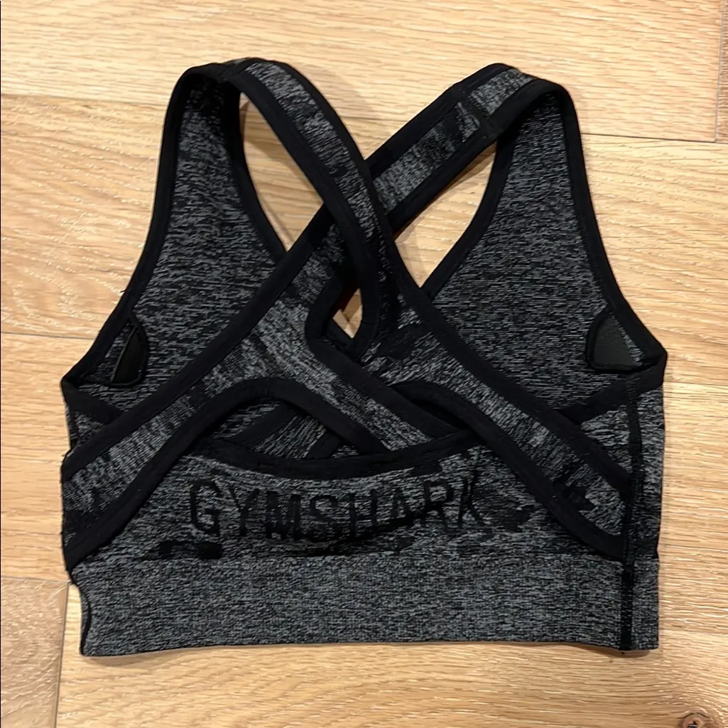 Gymshark Gray‎ and Black Sports Bra Seamless Design small - Image 3
