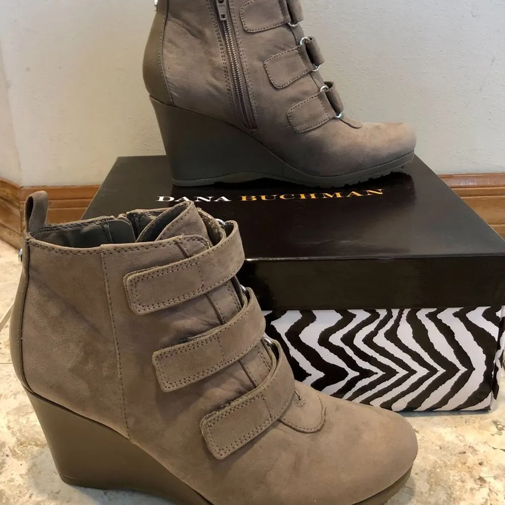 Dana Buchman Taupe 3" Wedge Bootie Ankle Womens Size 8M New NIB Taupe Zipper - Image 8