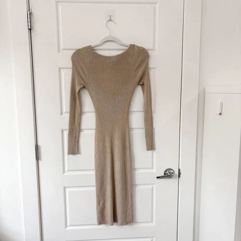NEW Abercrombie & Fitch Cinched Front Cutout Midi
Sweater Dress - Image 9