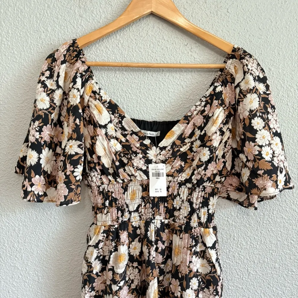 Abercrombie & Fitch Angel Sleeve Smocked Waist‎ Mini Dress Size Small NWT - Image 4