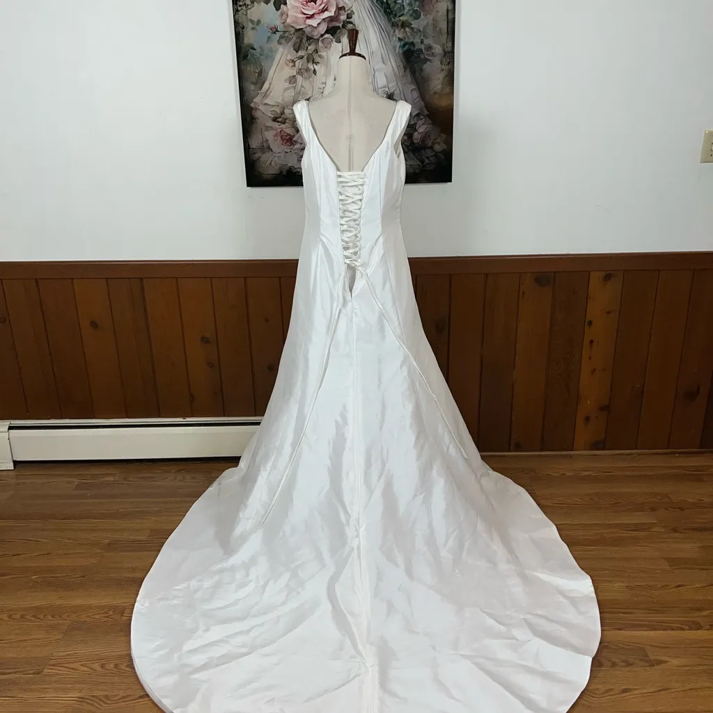 Beautiful Alfred Angelo Taffeta Corset Wedding Gown! - Image 6