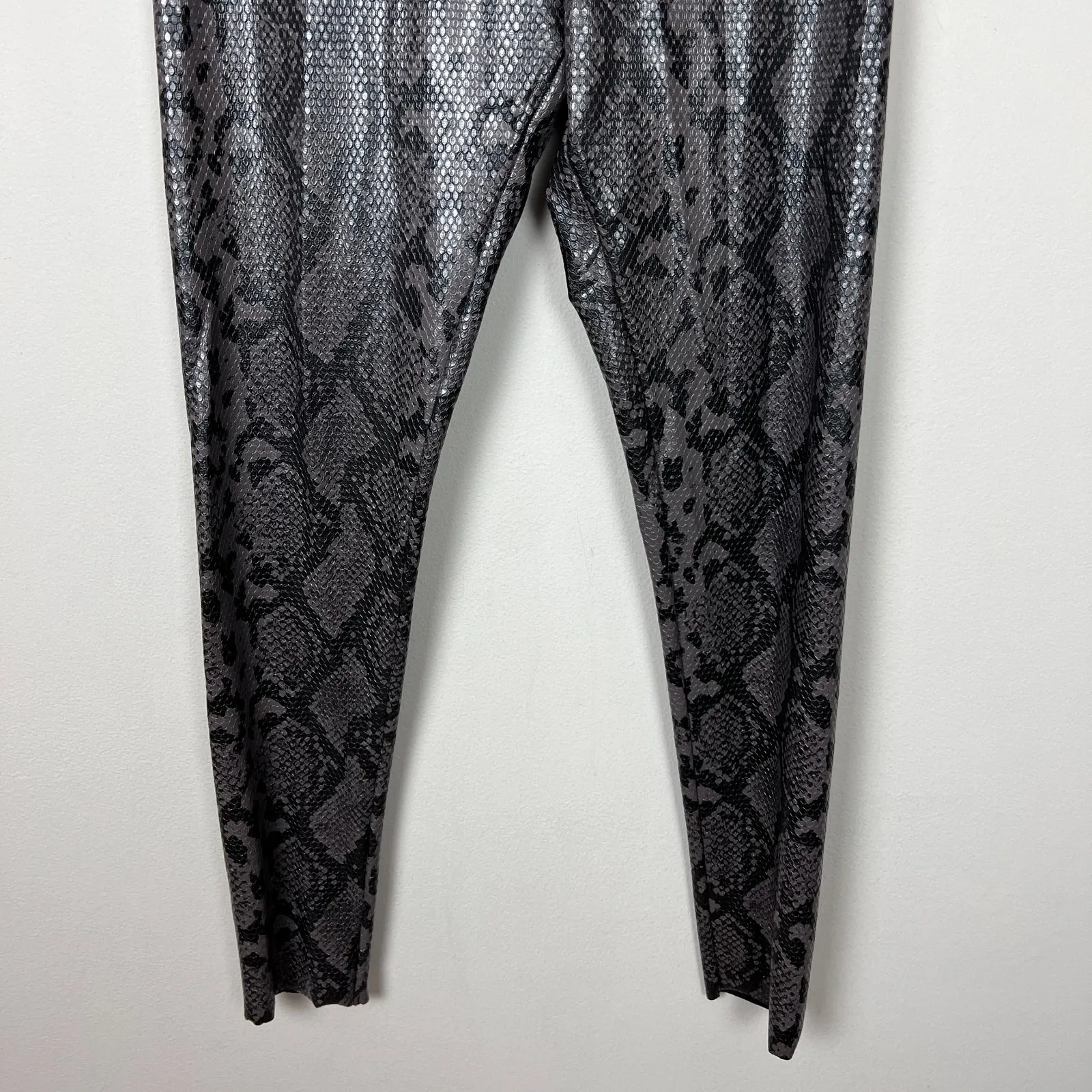 Commando‎ Faux Leather Leggings Womens Large Gray Black Snake Print Textured L - Image 6