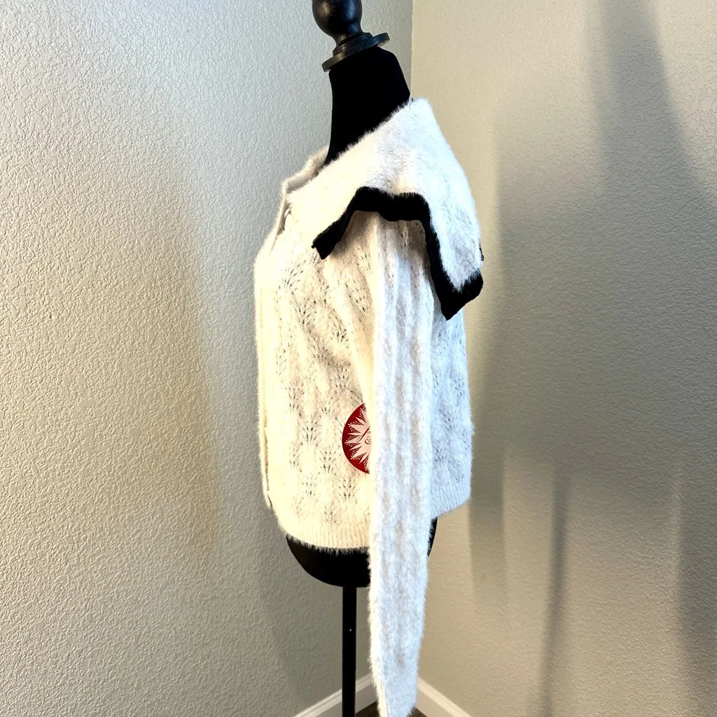 Calligraphie White and Black Button - Image 3