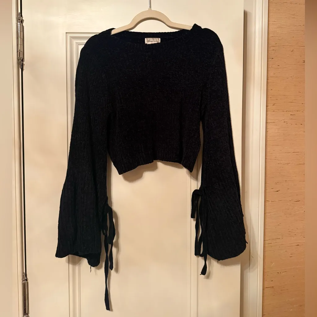 Lovers and Friends Black Bell Sleeve Sweater - Image 5