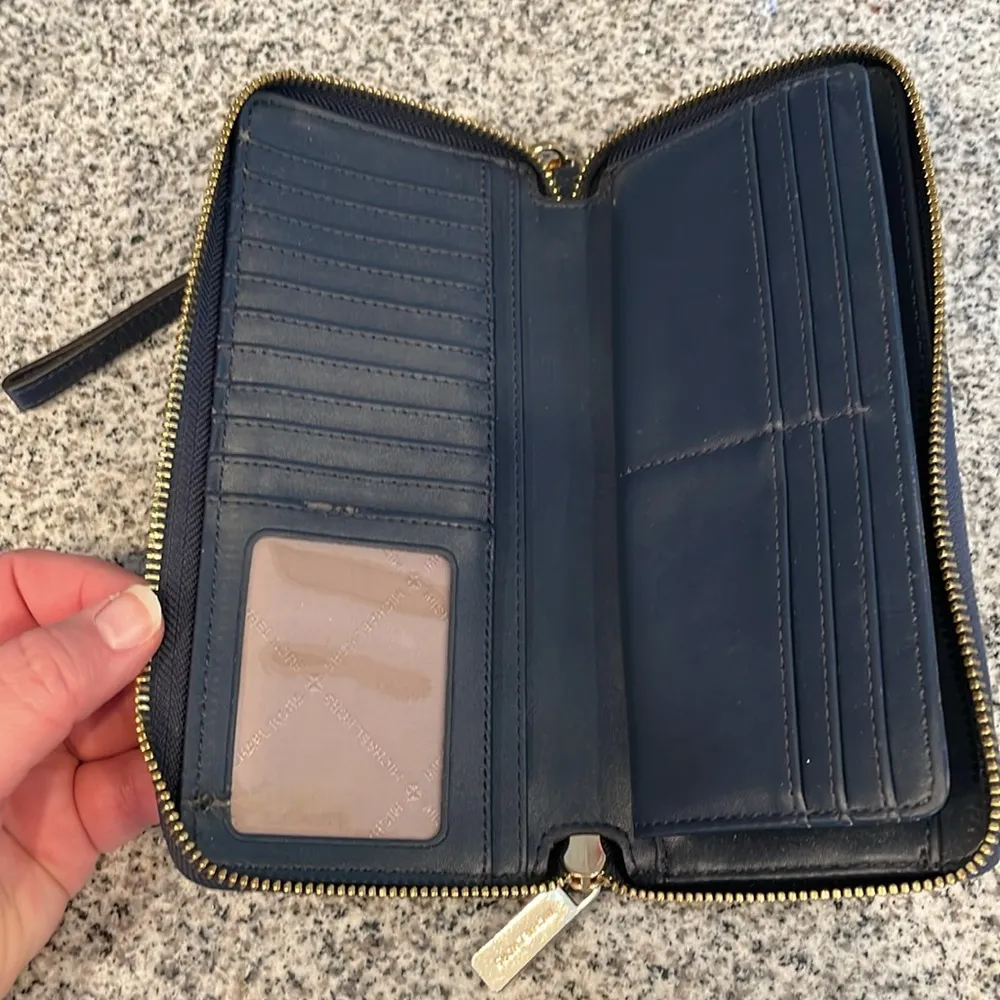 Michael Kors Continental Long Wallet with wristlet strap - Image 9