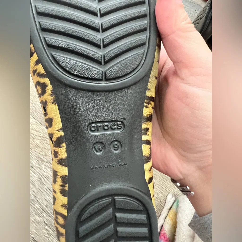 Crocs Women's Leopard Print Flats size 9 - Image 6