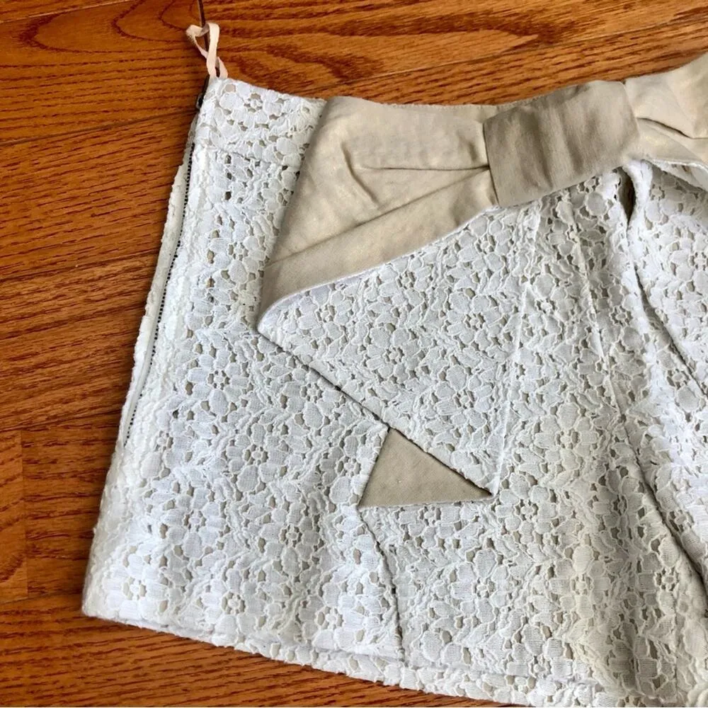 JUDITH MARCH Heidi Lace Bow Cream White Shorts Women’s Size M - Image 6