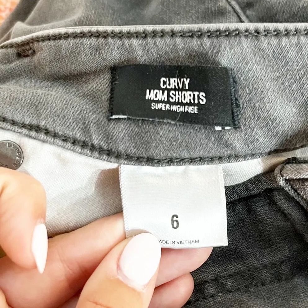 Express Super High Waisted Denim Raw Hem Curvy Jean Mom Shorts Faded Black 6 - Image 3