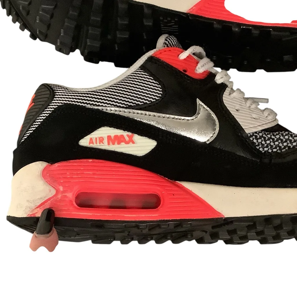 Nike Air Max 90 Black & White Shoes with Red Highlights Excellent Condition - Image 6