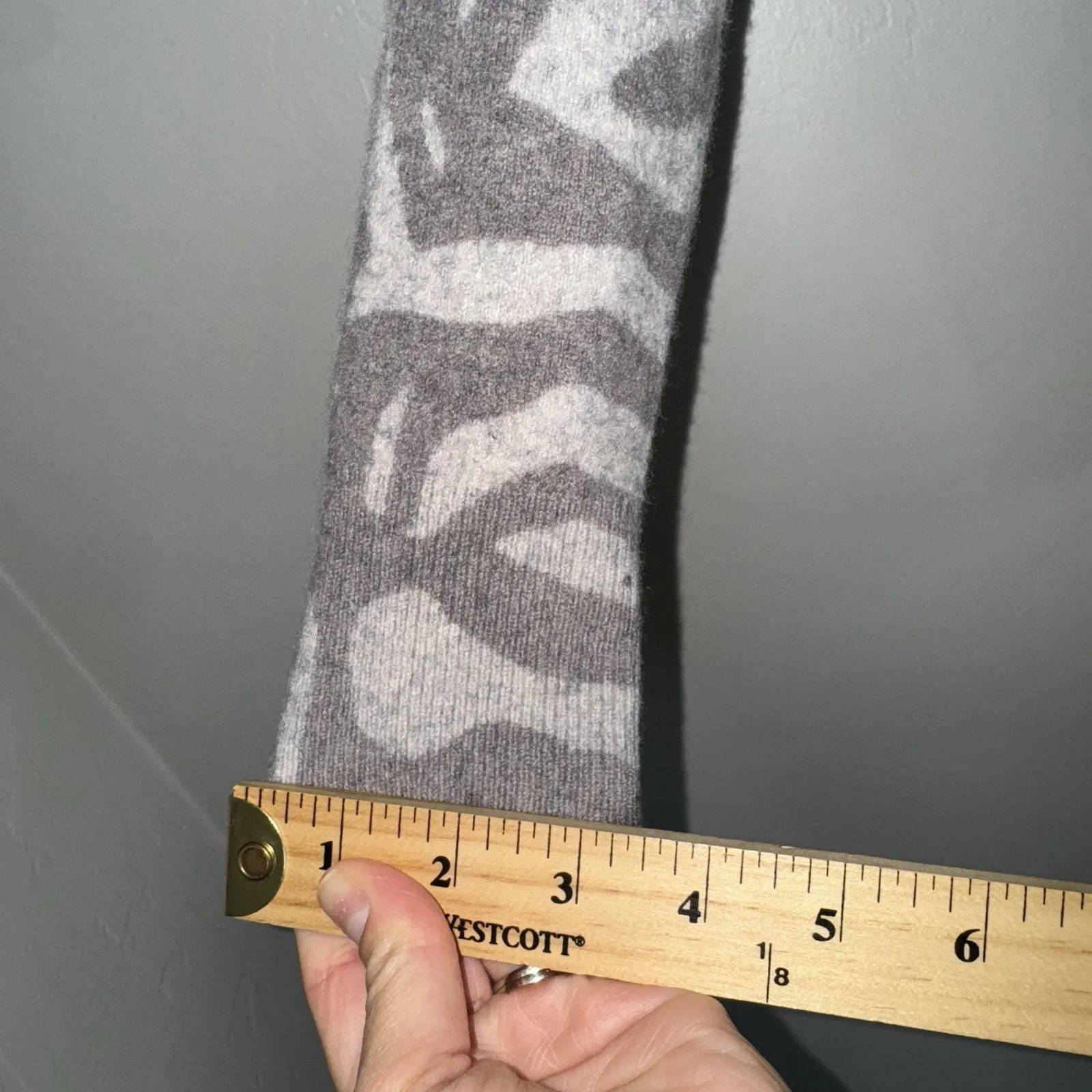 Equipment Femme 100% Cashmere Sweater Zebra Print Gray - Image 7