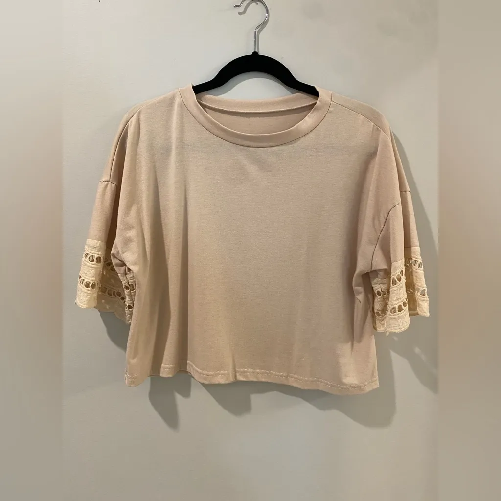 Summer Lace Short Sleeve Crop Top Size Large - Image 2
