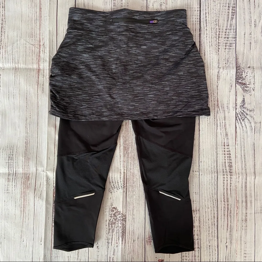 Athleta Contender 2 in 1 Skirted Skort Capri.  Size Small. Excellent Condition. - Image 9
