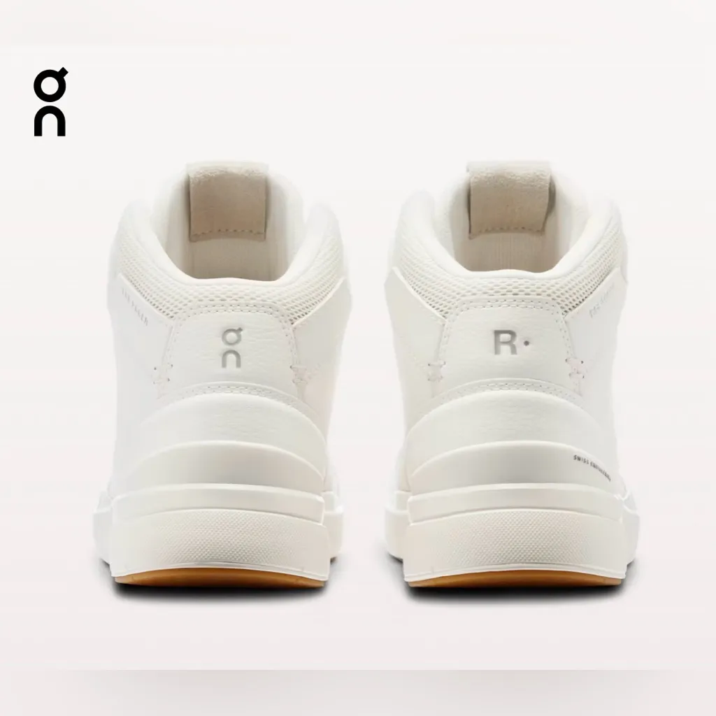 New in box On Cloud Women The Roger Clubhouse Mid White Sand Size 6.5 - Image 4