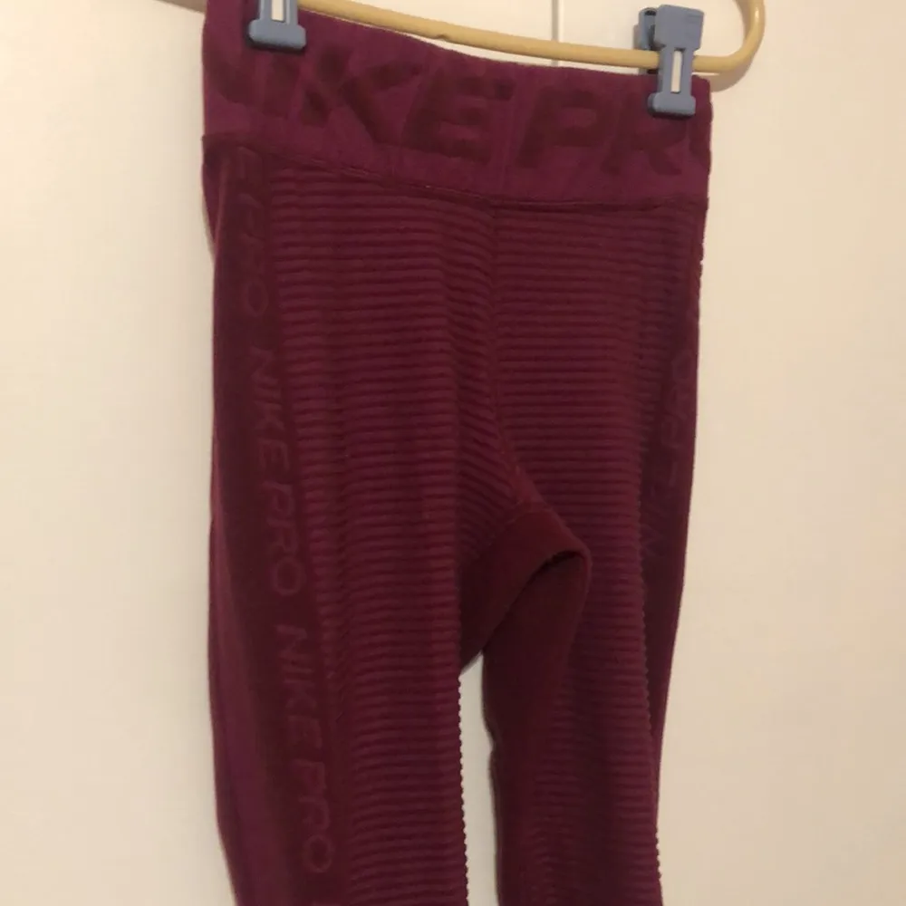 Nike  Women's Pro HyperWarm Training Leggings XS - Image 4