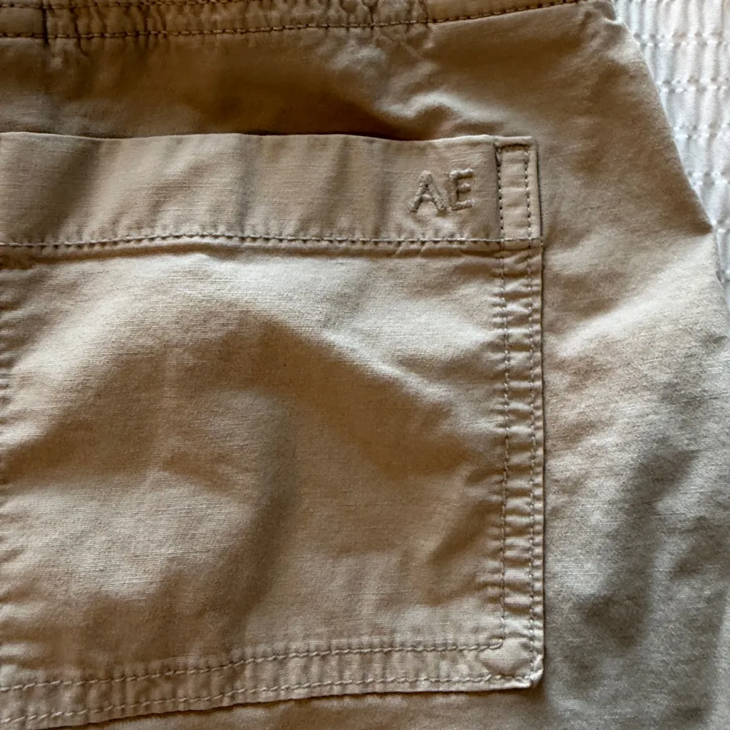 American Eagle Outfitters Light Tan Cargo Pants - Image 5