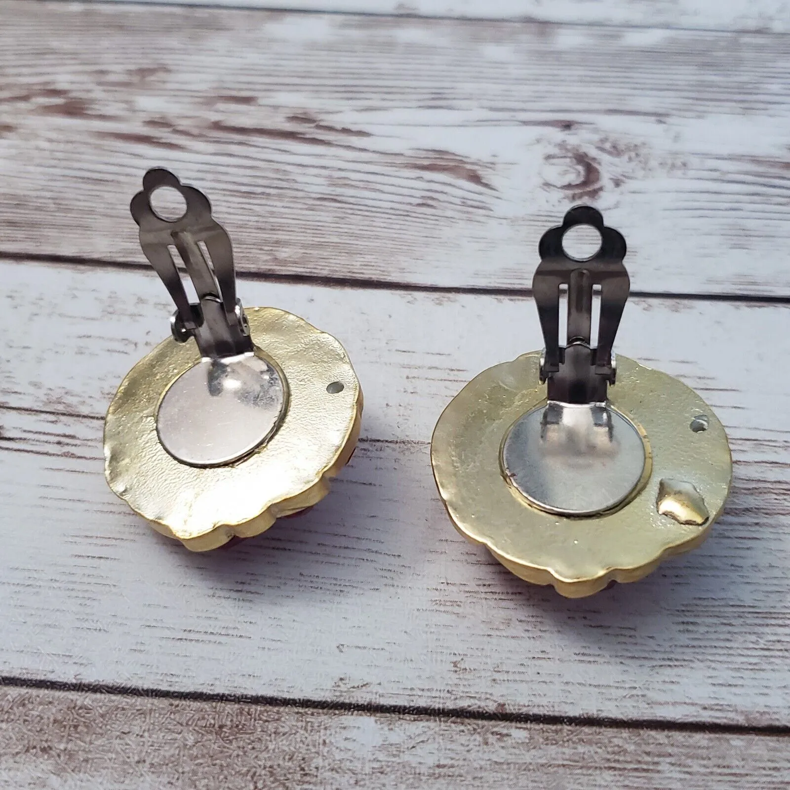Vintage Clip On Earrings - Image 4