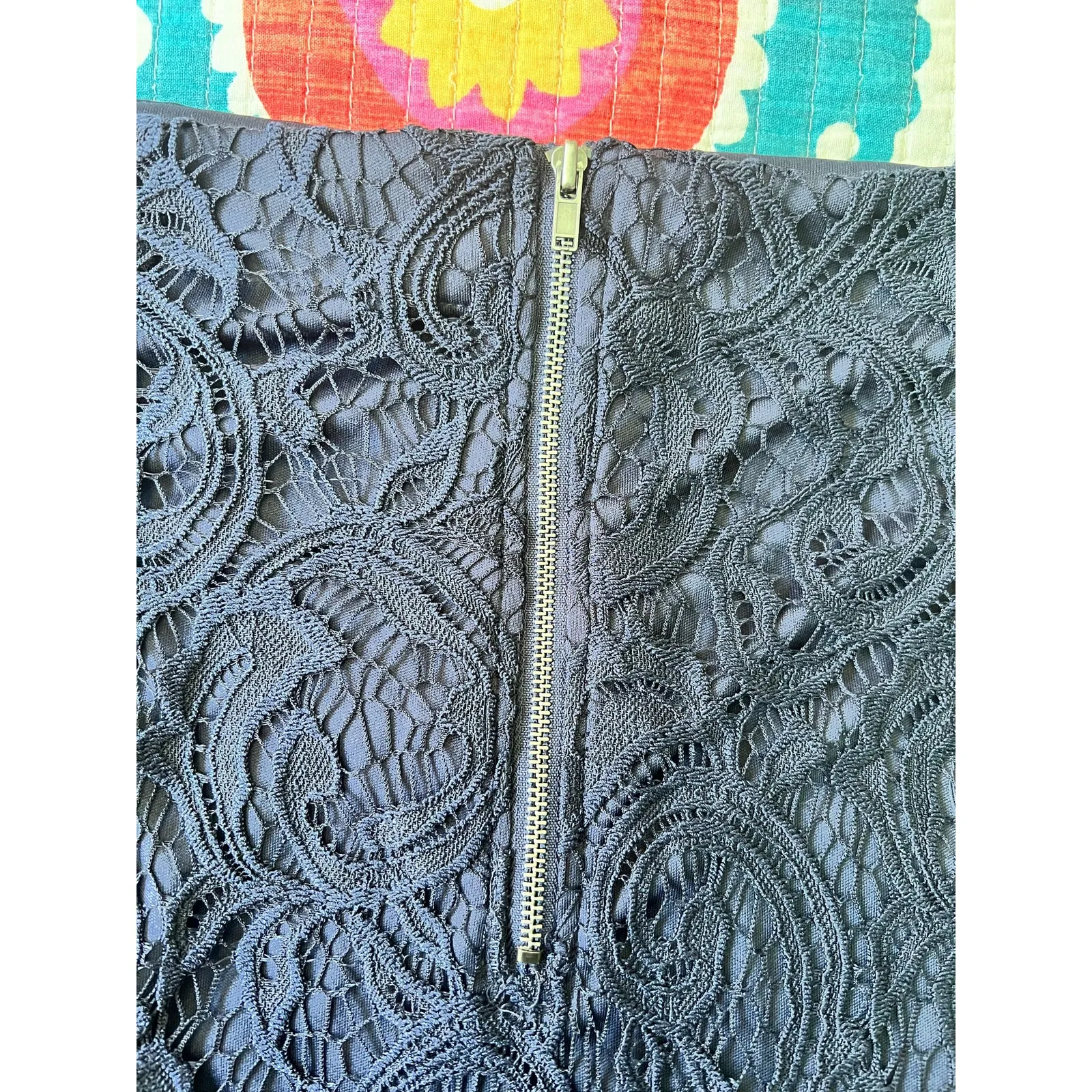 New with Tags Adrianna Papell Navy Blue Moon Lace Pencil Skirt Size: Large - Image 3