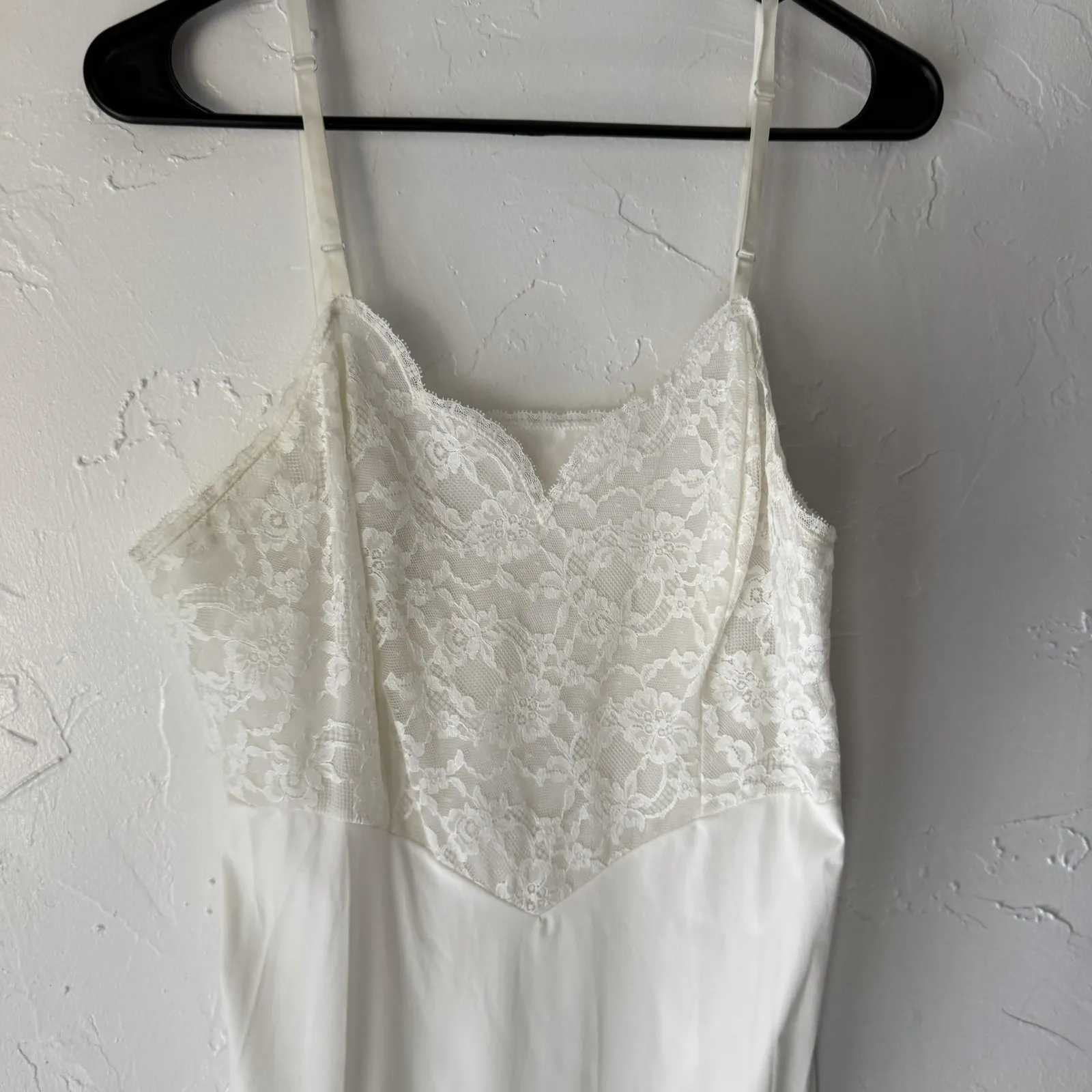 Vanity Fair Slip Vintage 38 White‎ Lace Trim Lingerie Full Slip 80s Coquette - Image 2