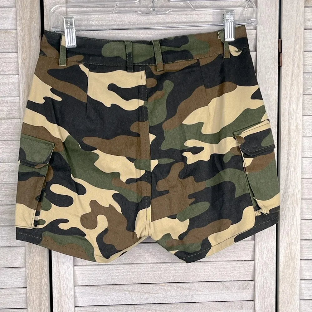 LOVE TREE Camo Cargo Shorts-Small - Image 2