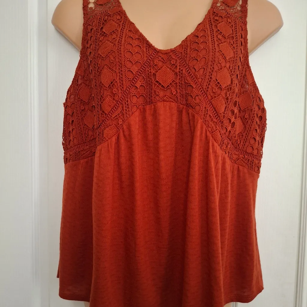 Maurices Sz 1 Women's Lace Detail Top - Rust NWOT - Image 5