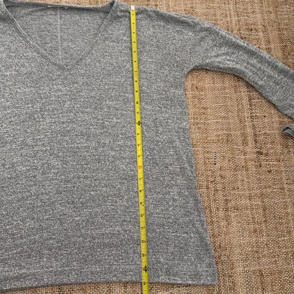 Rag & Bone Gray V-Neck Sweater Womens Size Medium - Image 9