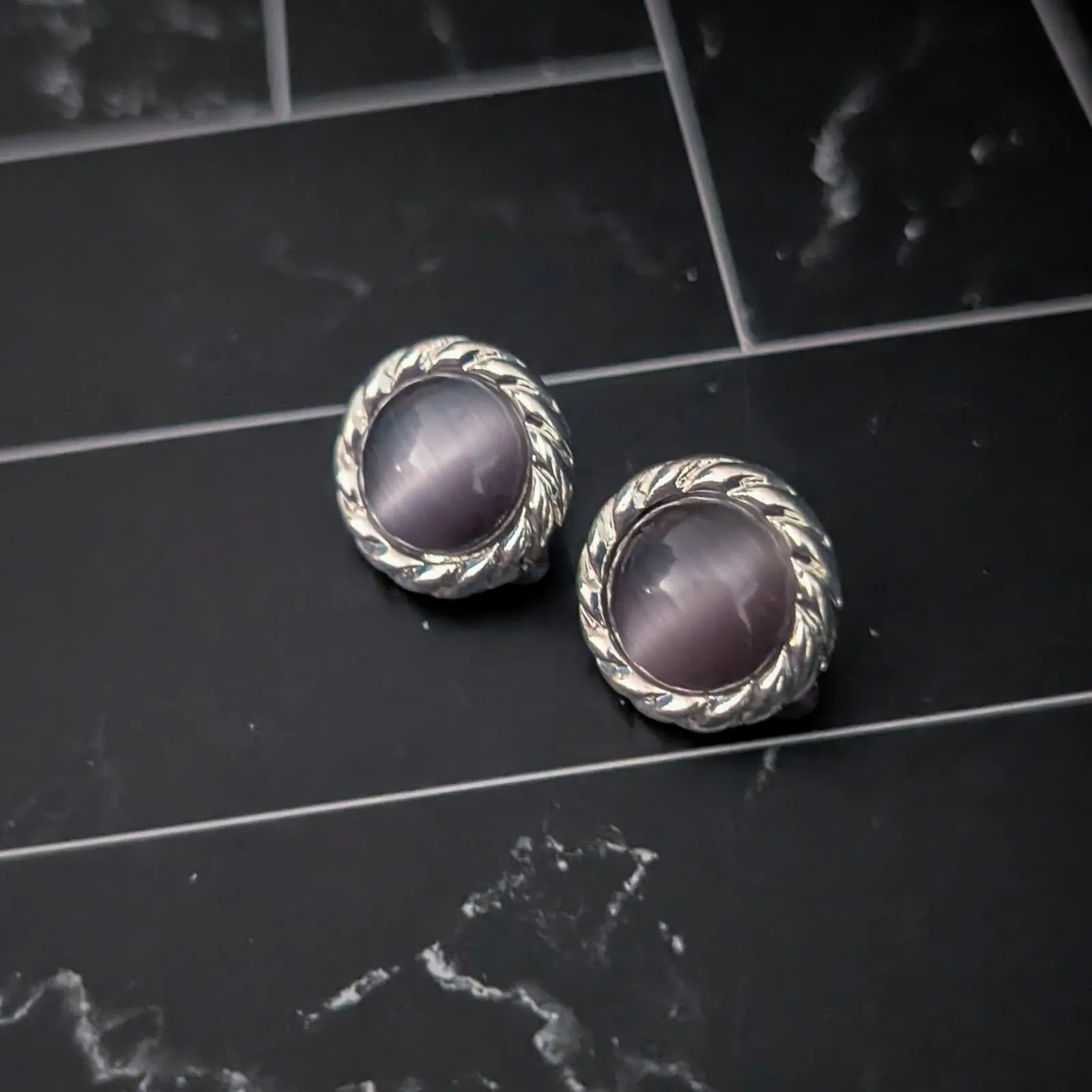 Vintage Clip On Earrings Purple Faux? Cats Eye & Silver Tone - Image 3