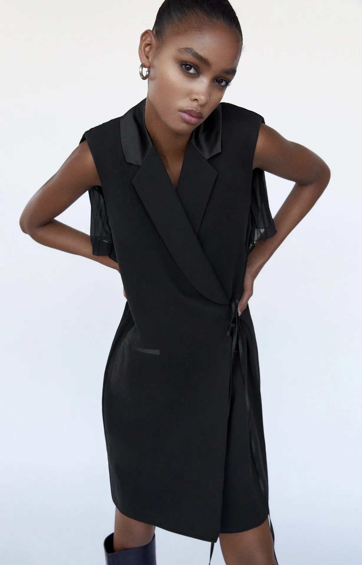 NWT Contrasting Pleated Black Sleeveless Dress - $86 New With Tags - From  Kare