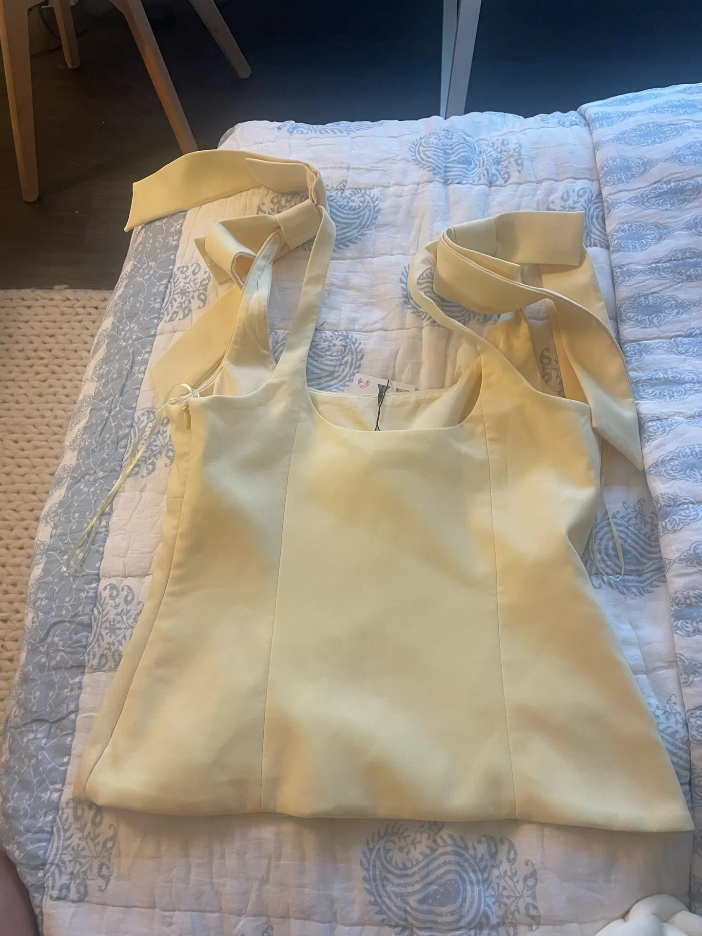 Zara light yellow stretch top with bows - Image 4