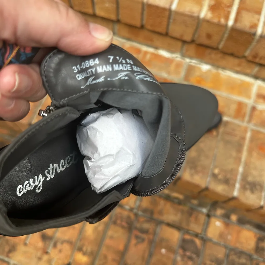 Easy Street black ankle booties grey size 7.5 - Image 4