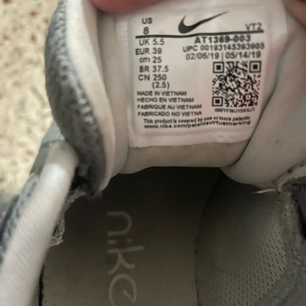 Nike legend react women 8 gray - Image 7