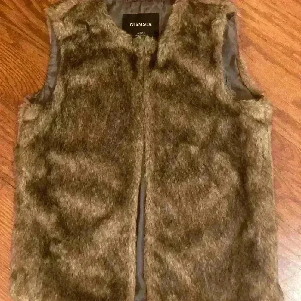 Faux Fur Vest size Medium - Image 3