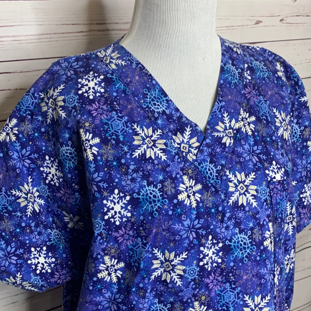 Blue Winter Snowflakes Medical Scrubs Set Size Medium Scrub Top & Pants - Image 7