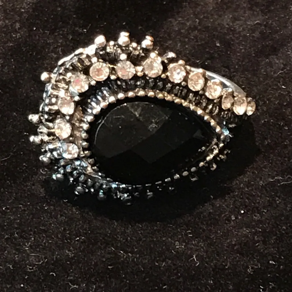 Black Stone and Rhinestone Ring - Image 4