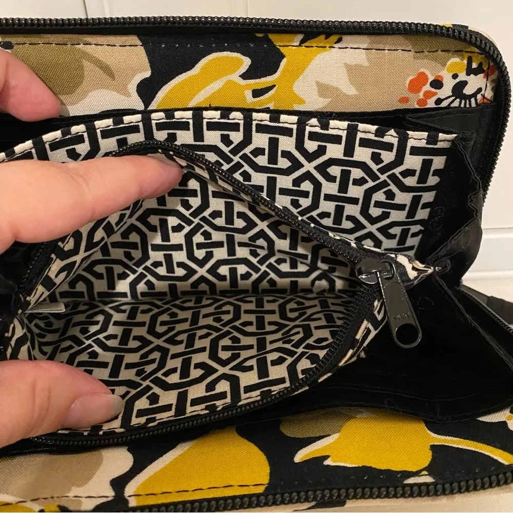 Vera Bradley Accordian Wallet - Image 9