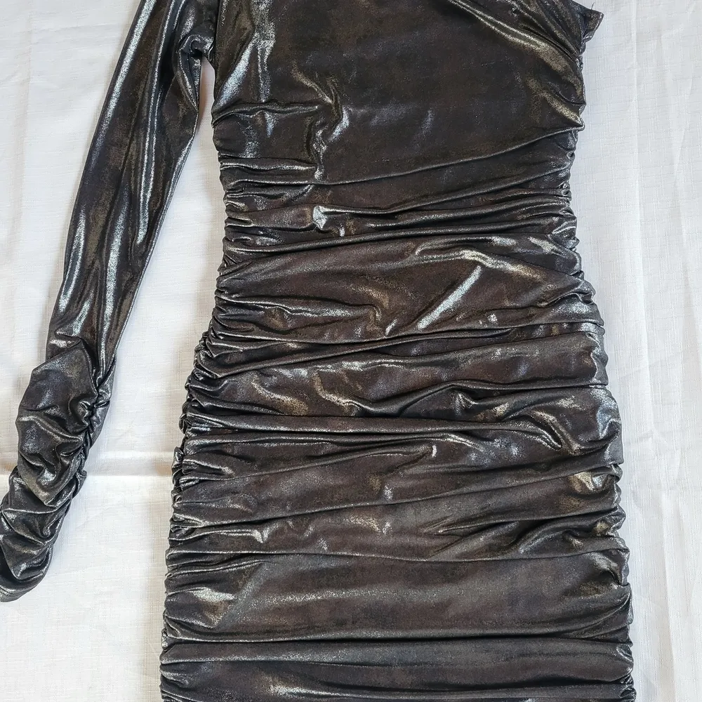 Forever 21 Shiny Black One-Shoulder Dress - Image 7