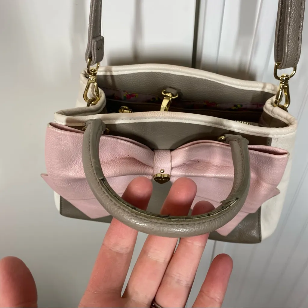 Betsy Johnson Bow Satchel with crossbody‎ strap - Image 2