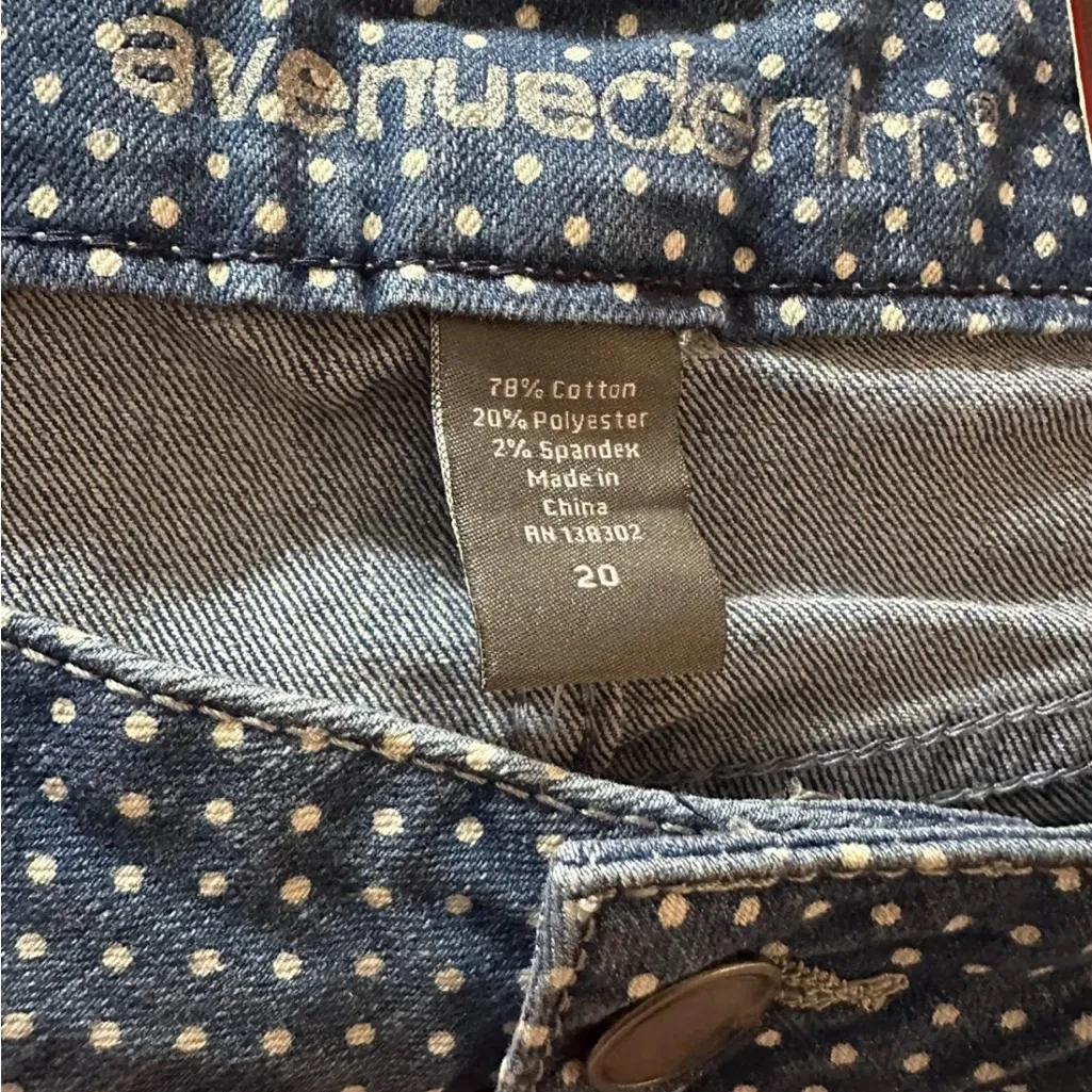 Avenue Denim Virtual Stretch Woman’s Blue/ White Polka Dot Jean Shorts‎ Size 20 - Image 5