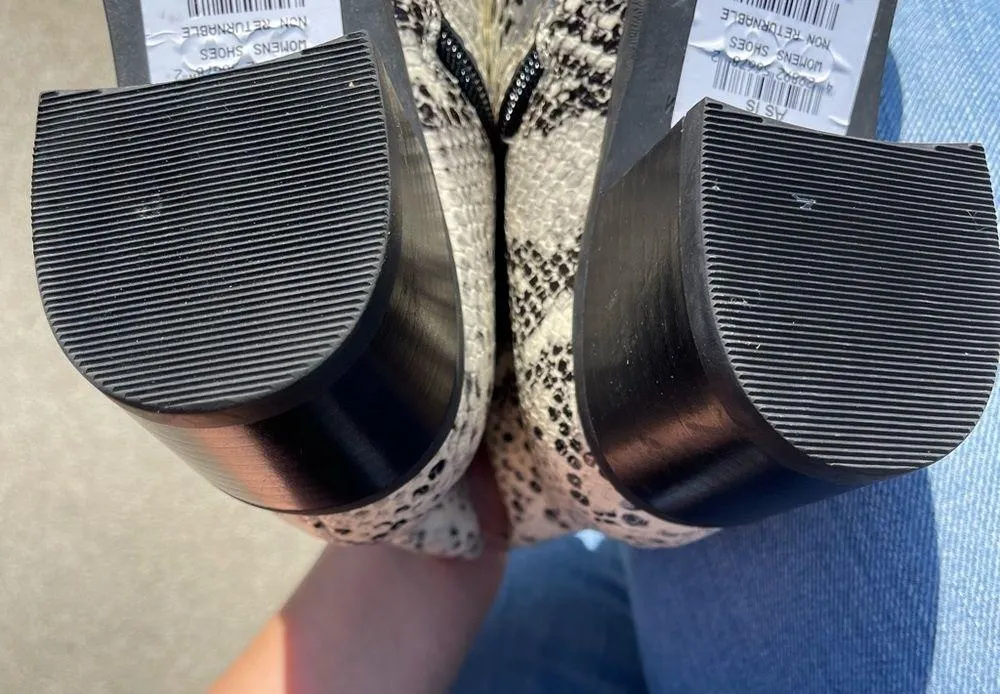 Blondo Leather Elvina Waterproof Snake Embossed Ankle Booties size 6.5 - Image 4