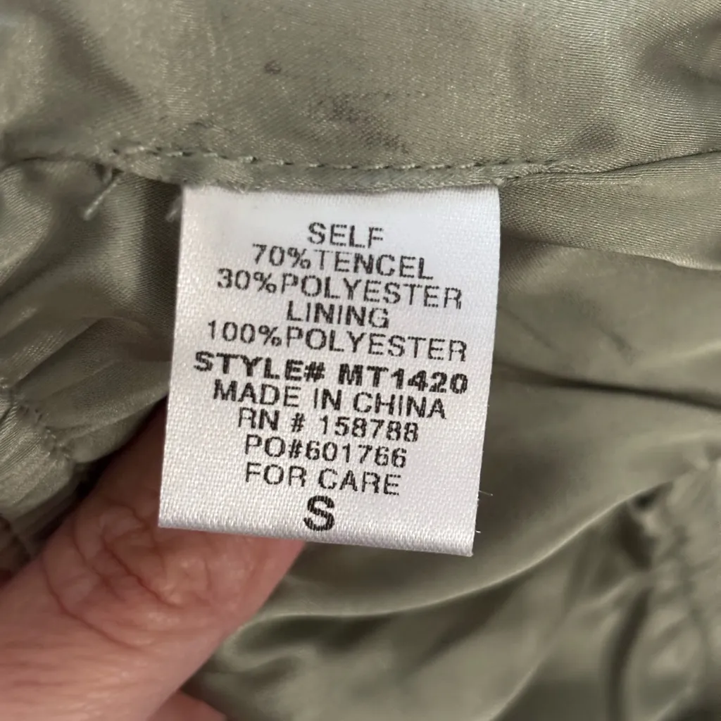 Mable Sage Green Halter Bubble Hem Top - Image 4