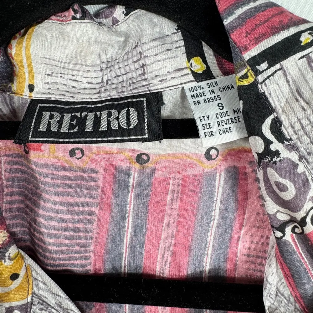 Retro Women's 100% Silk Button up/down Top Sz S - Image 2