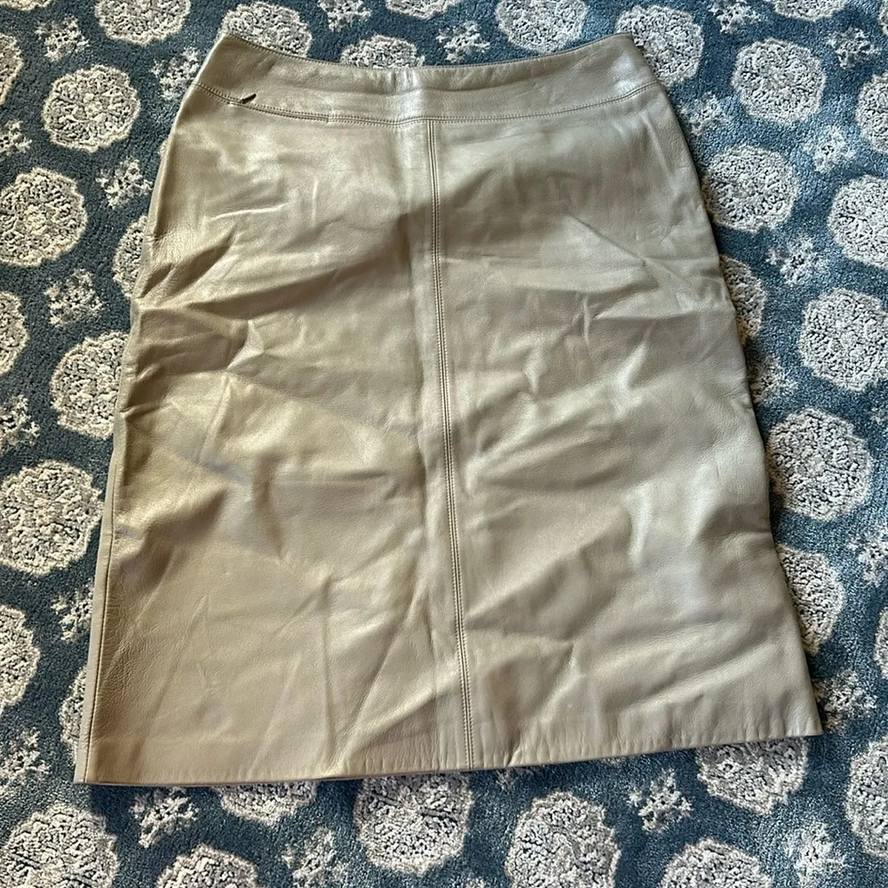 Anne Klein genuine leather lined skirt size 12 flattering straight skirt - Image 3