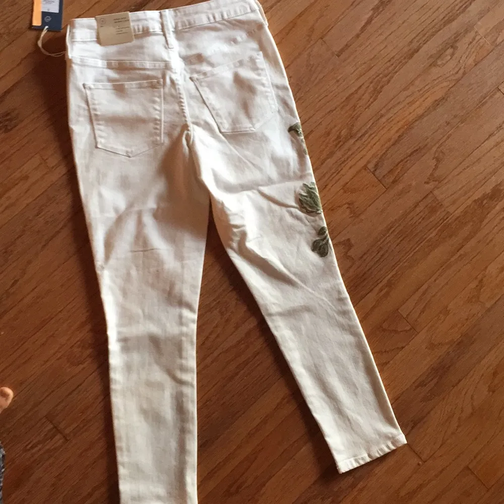 Universal Threads  skinny crop. Size 0 - Image 8