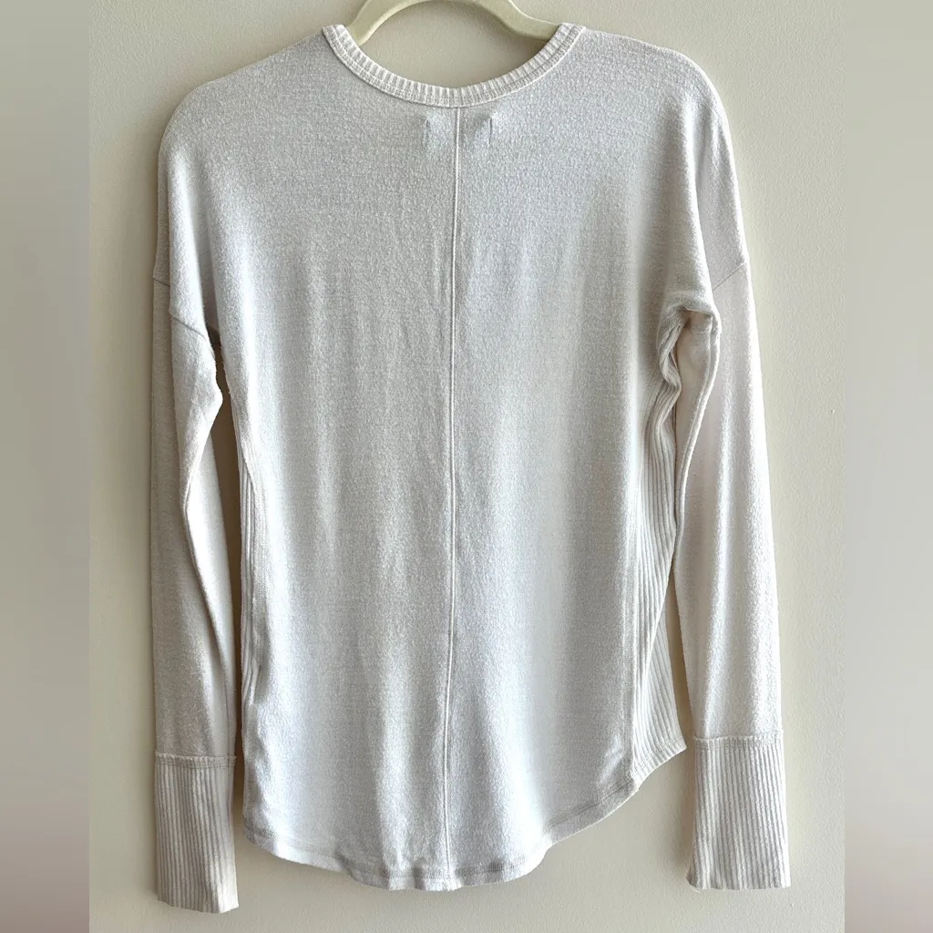 Abercrombie & Fitch Soft & Cozy White V-Neck Sweater T-Shirt, Size XS - Image 14