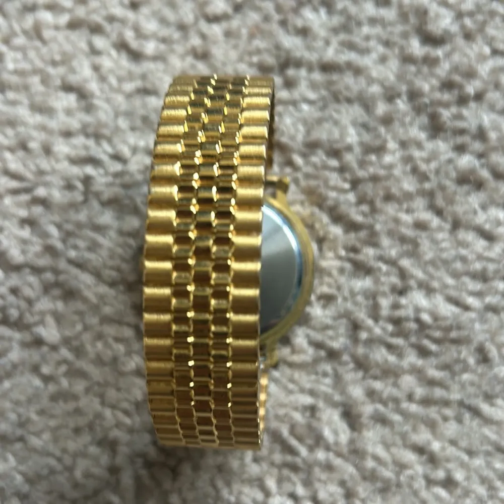 Women’s vintage gold tone quartz bracelet‎ watch one size stretches - Image 7