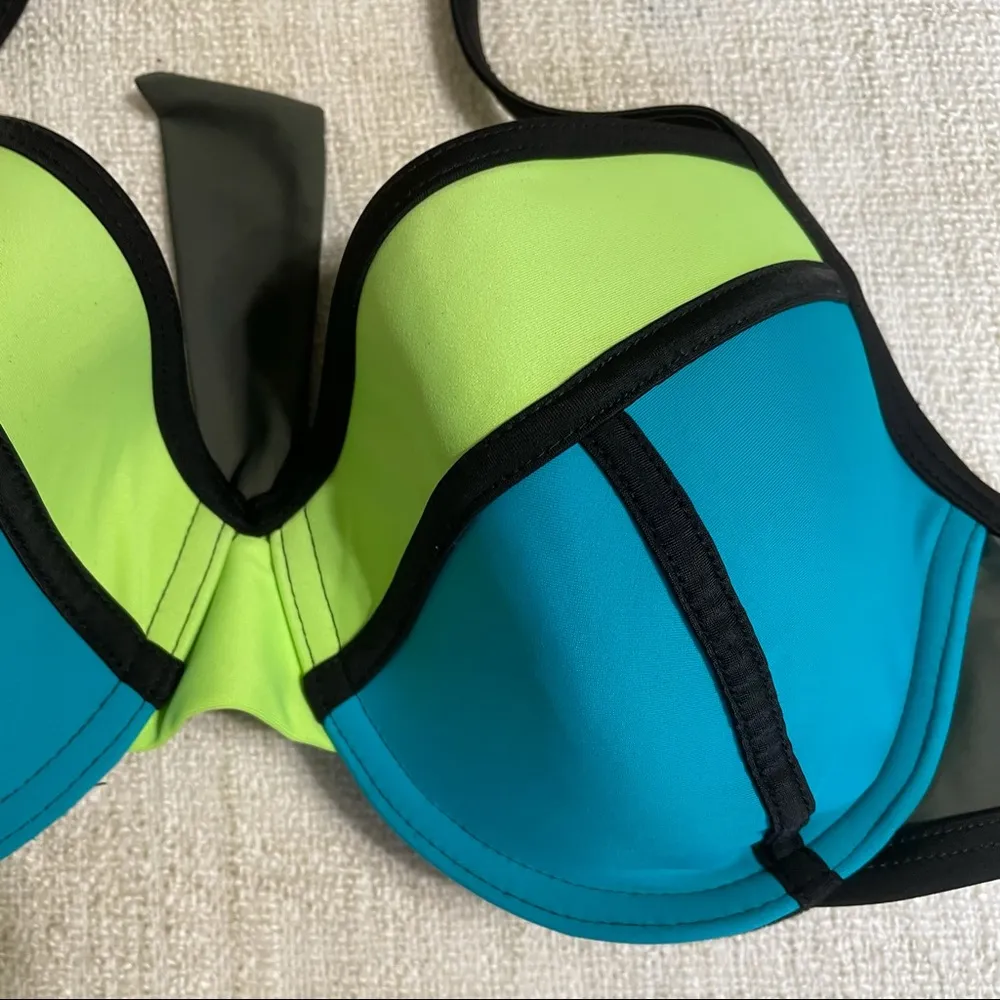 Xhilaration Women’s Color Block Swim Top - Image 8