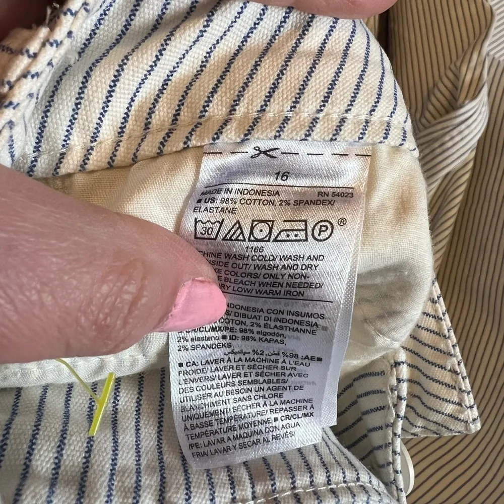 Old Navy Jeans - Image 3