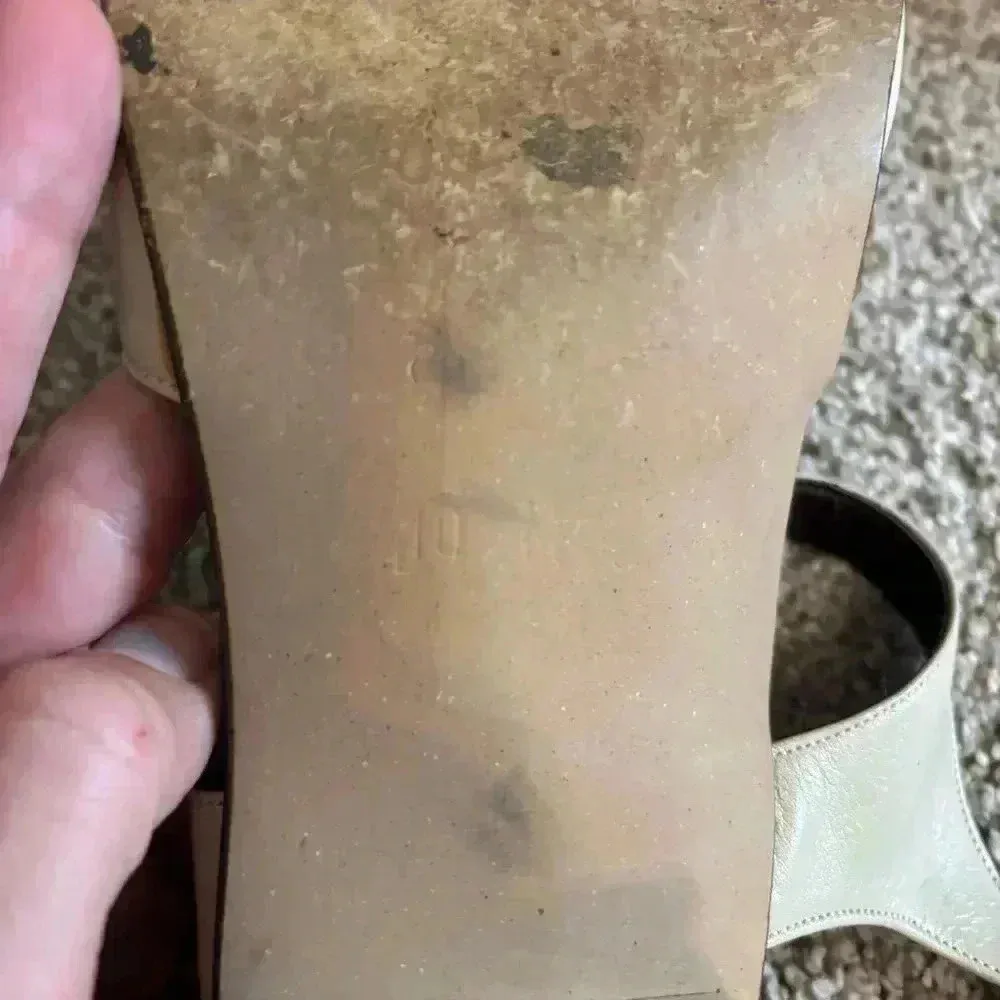 Bon Voyage Made In Italy Leather Cream Sandals Size 10 Tan - Image 7