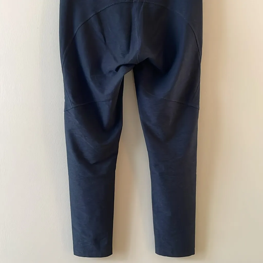 OUTDOOR VOICES Warmup 3/4 Length Leggings in Charcoal Gray Size M - Image 12