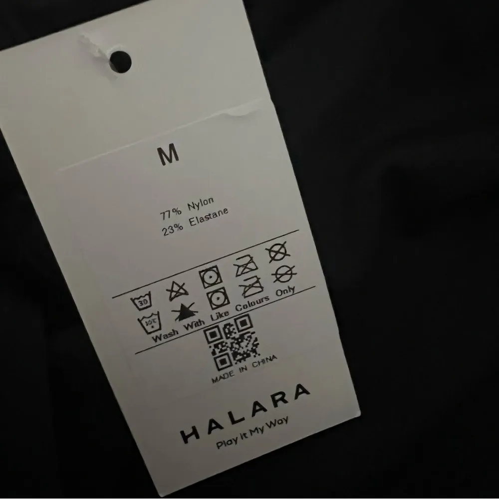 Halara Cloudful Fabric Crossover Hem Cropped Sports Top Medium Women’s Black NWT - Image 4