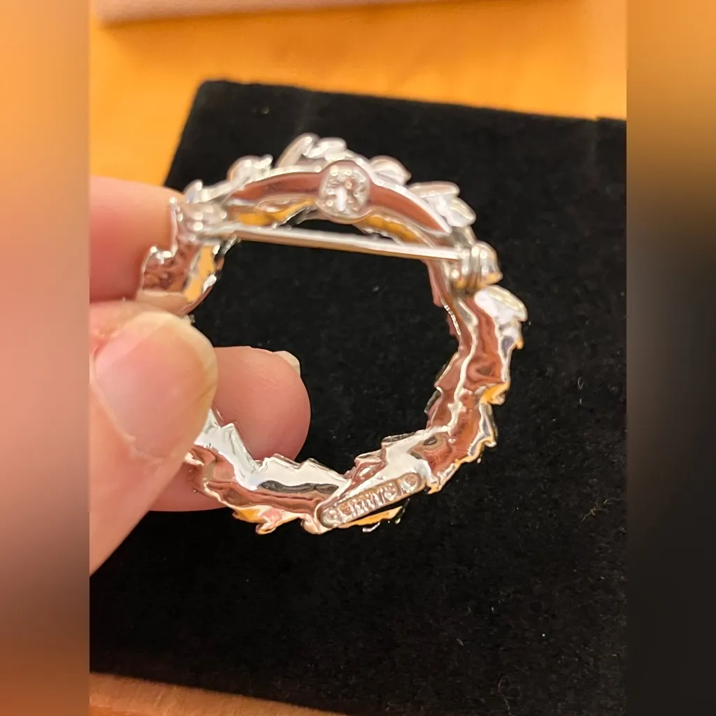 Silver Leaf Wreath Vintage Brooch signed Gerry’s - Image 4